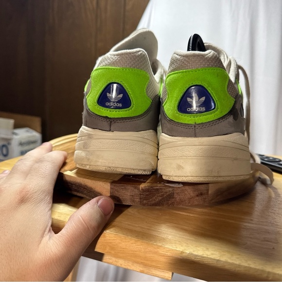 Size  12 men’s adidas Originals Yung-96 Sneakers - Picture 4 of 7